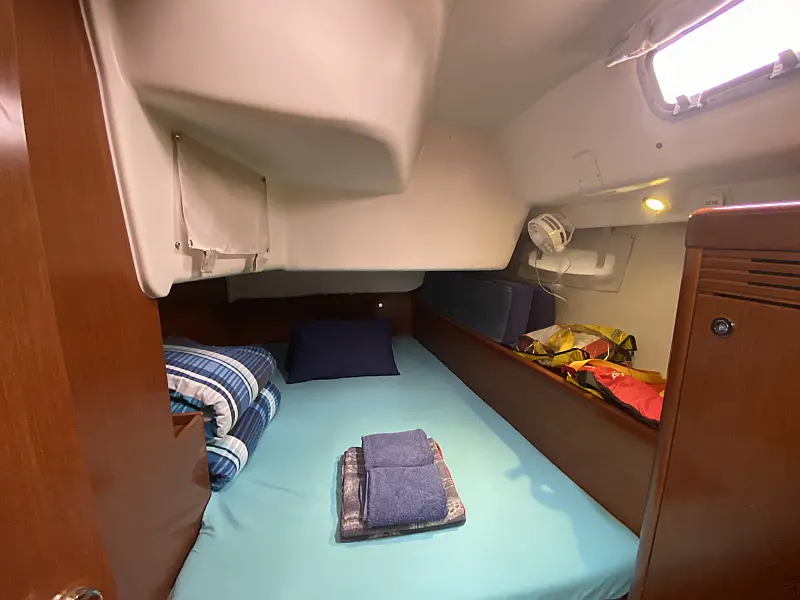 Aft cabin in sailing yacht Beneteau Oceanis 43 Bliss in Fethiye in Turkey