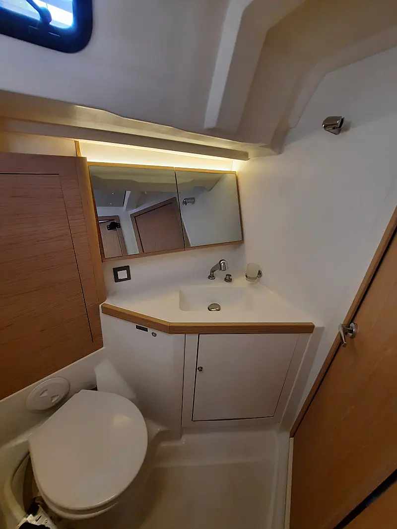 Bathroom in sailing yacht Beneteau Oceanis 46.1 Melissa in Fethiye in Turkey