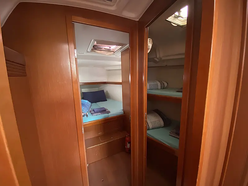 Bunkbed cabin in sailing yacht Beneteau Oceanis 43 Bliss in Fethiye in Turkey