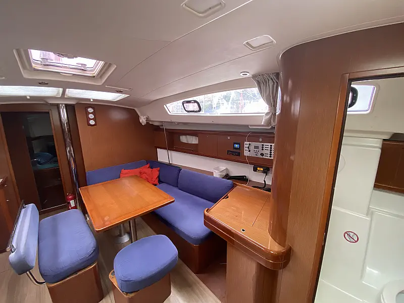 Saloon table in sailing yacht Beneteau Oceanis 43 Bliss in Fethiye in Turkey