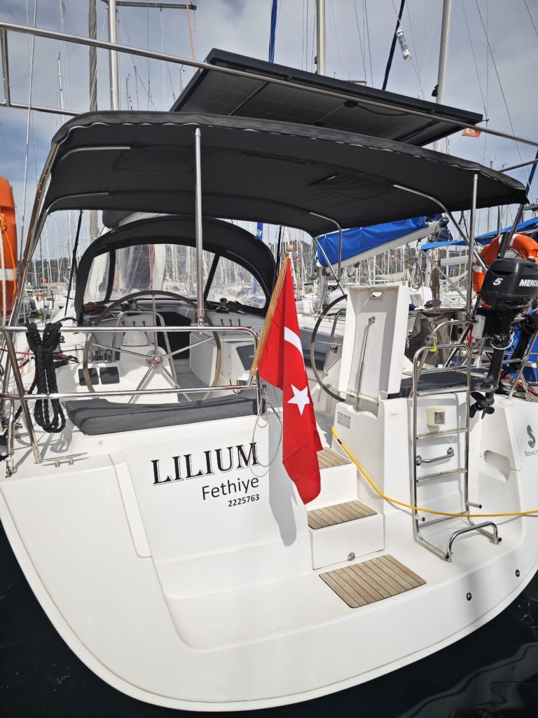Sailing yacht Beneteau Oceanis 43 Lilium in Fethiye in Turkey