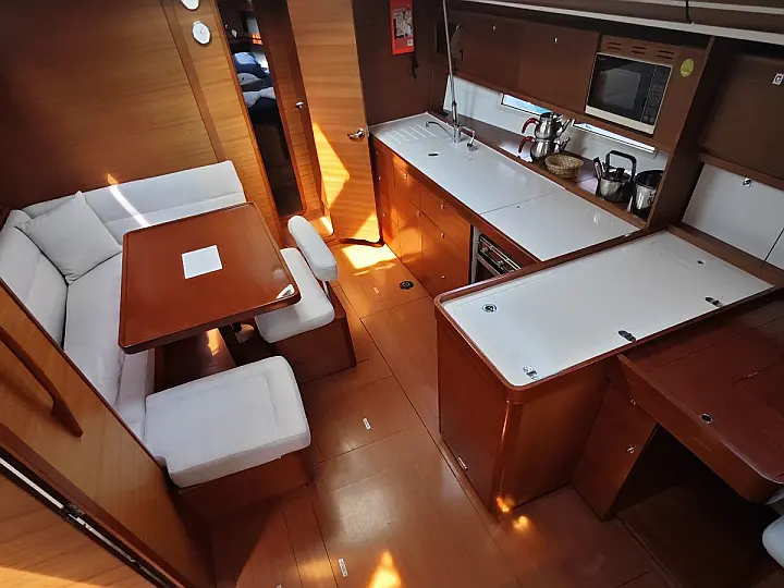 Saloon in sailing yacht Dufour 450 Grand Large Grace in Fethiye in Turkey