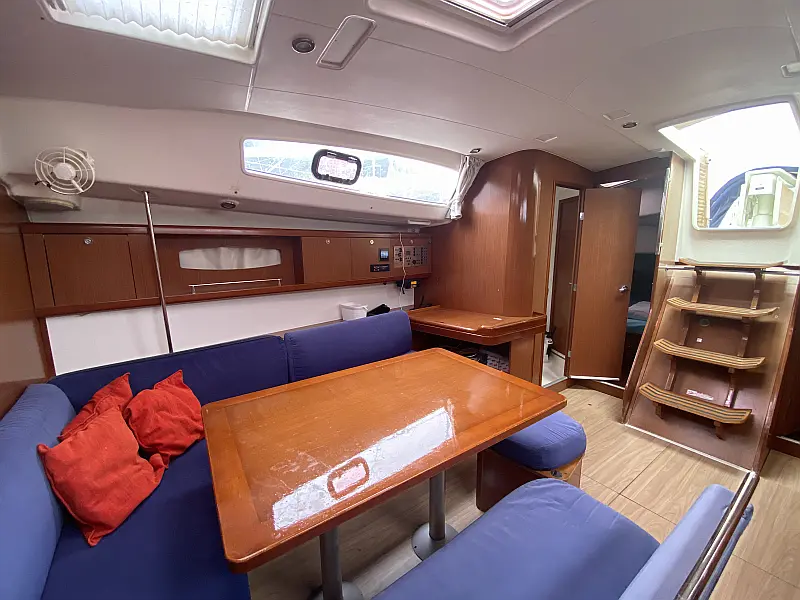 Saloon table in sailing yacht Beneteau Oceanis 43 Bliss in Fethiye in Turkey